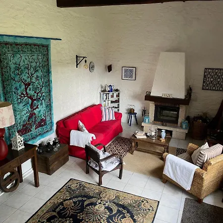 Tranquil Renovated Barn With Original Details Désertines