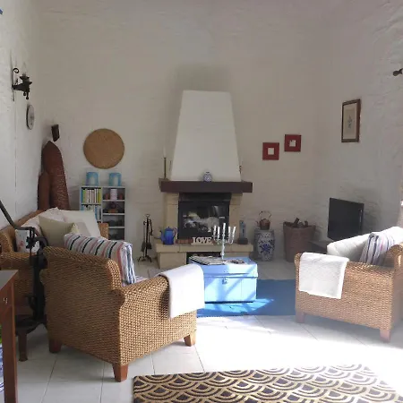 Tranquil Renovated Barn With Original Details Désertines